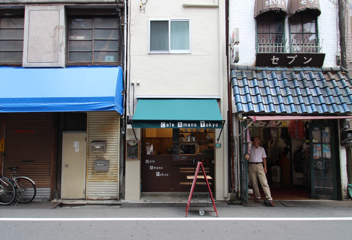 荒川区にあるロジハイツの看板